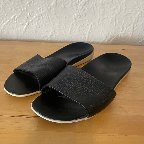 Vionic slides - Picture 2 of 4